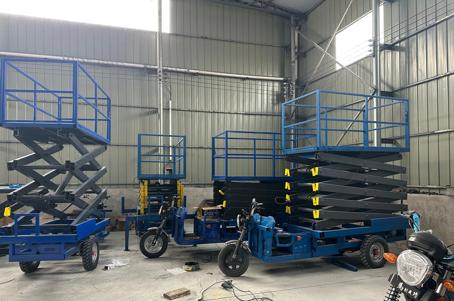 Elektrische Dreirad-Hebebühne, bewegliche Scheren-Hydraulik-Teleskop-Hubarbeitsfahrzeug, kleine Hubleiter