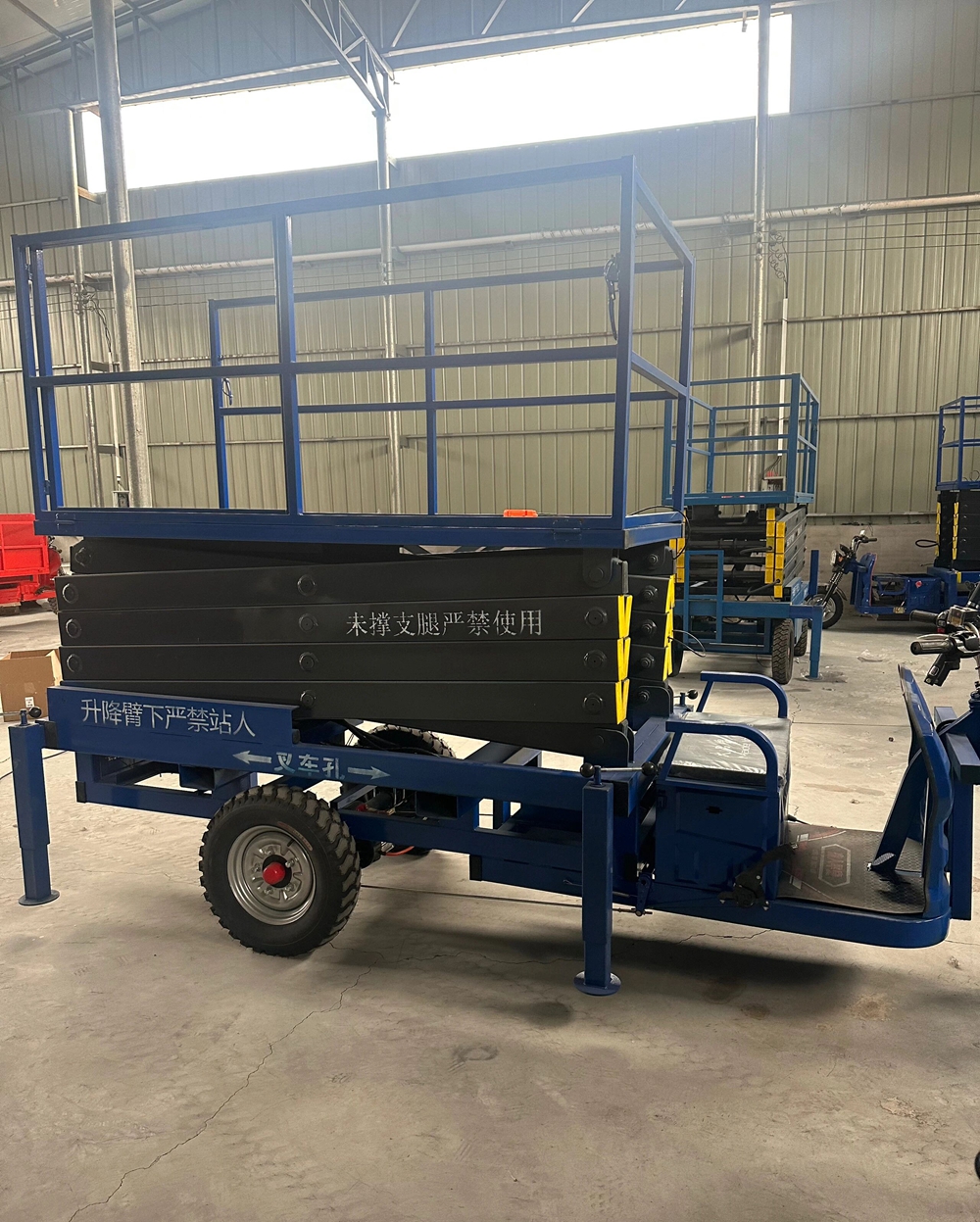 Elektrische Hebebühne, Dreirad-Lift, mobiles Klettern, Auto, Schere, hydraulisches Teleskop-Luftarbeitsartefakt