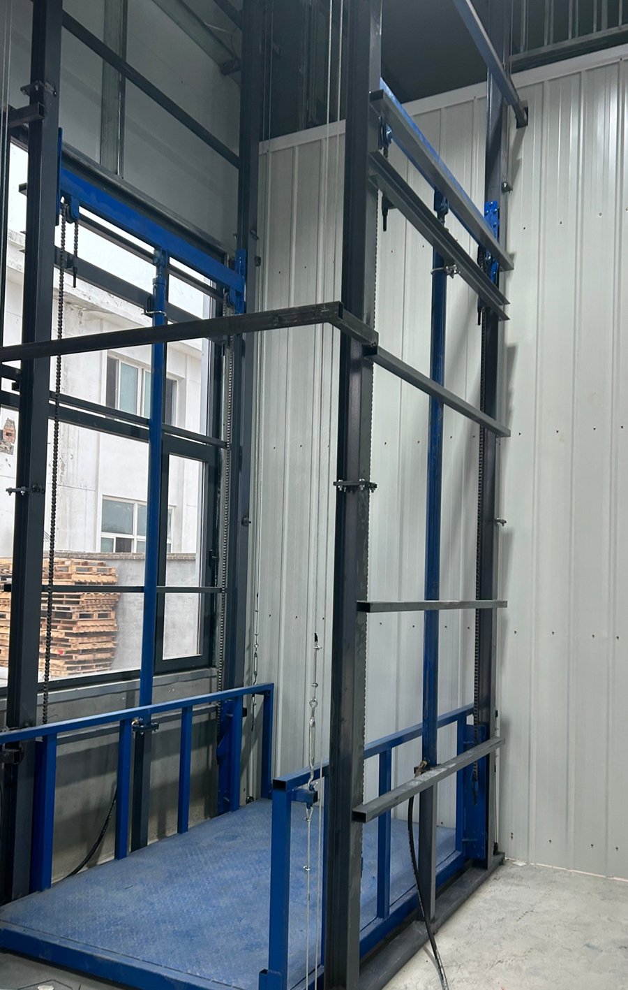 Lastenaufzug, kleiner elektrischer hydraulischer 2-Tonnen-5-Tonnen-Hebebühnen-Fabriklager, vollautomatischer Hebeaufzug